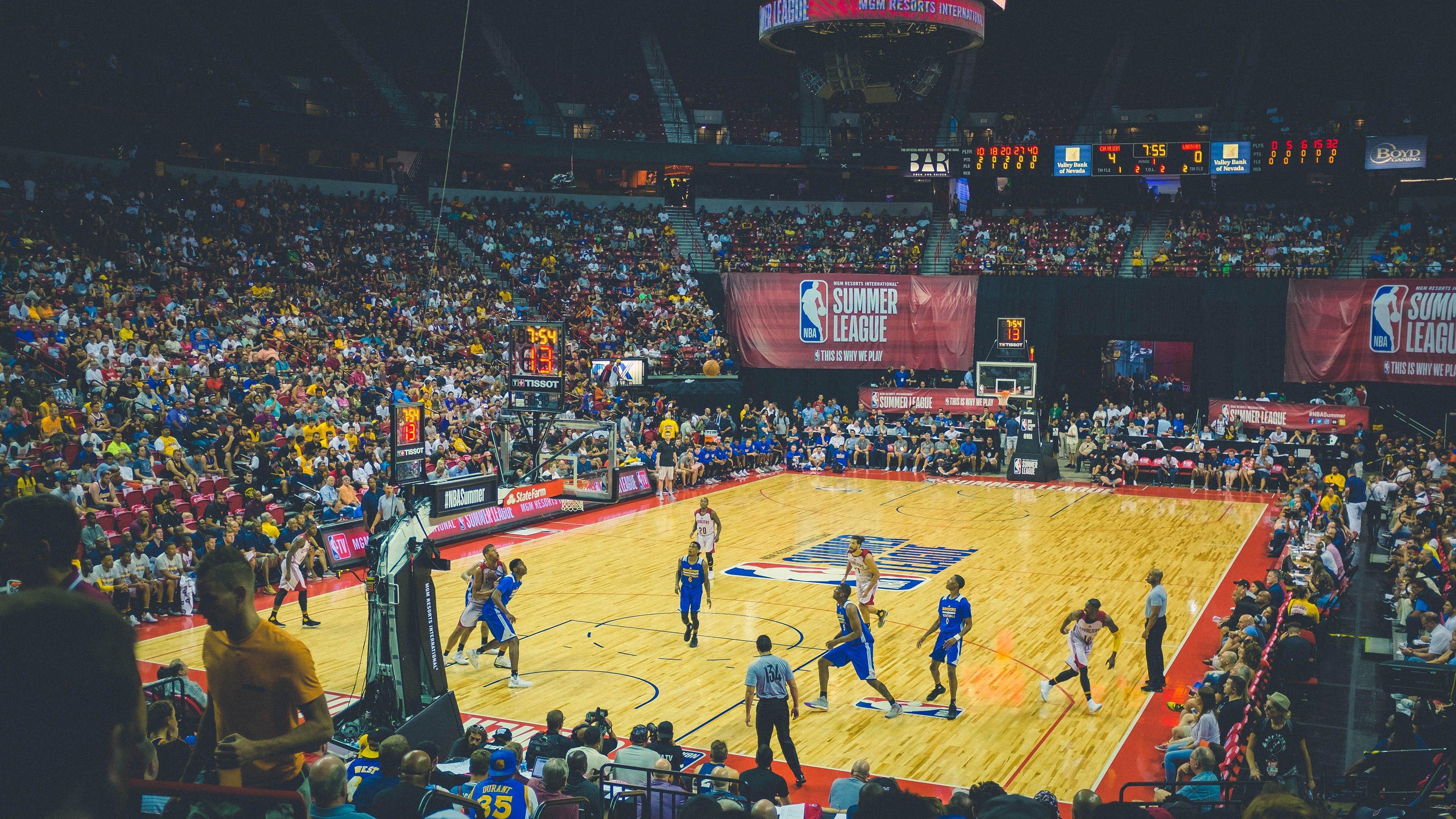 单场5抢断！麦凯恩攻防一体砍20分，全能表现点燃全场